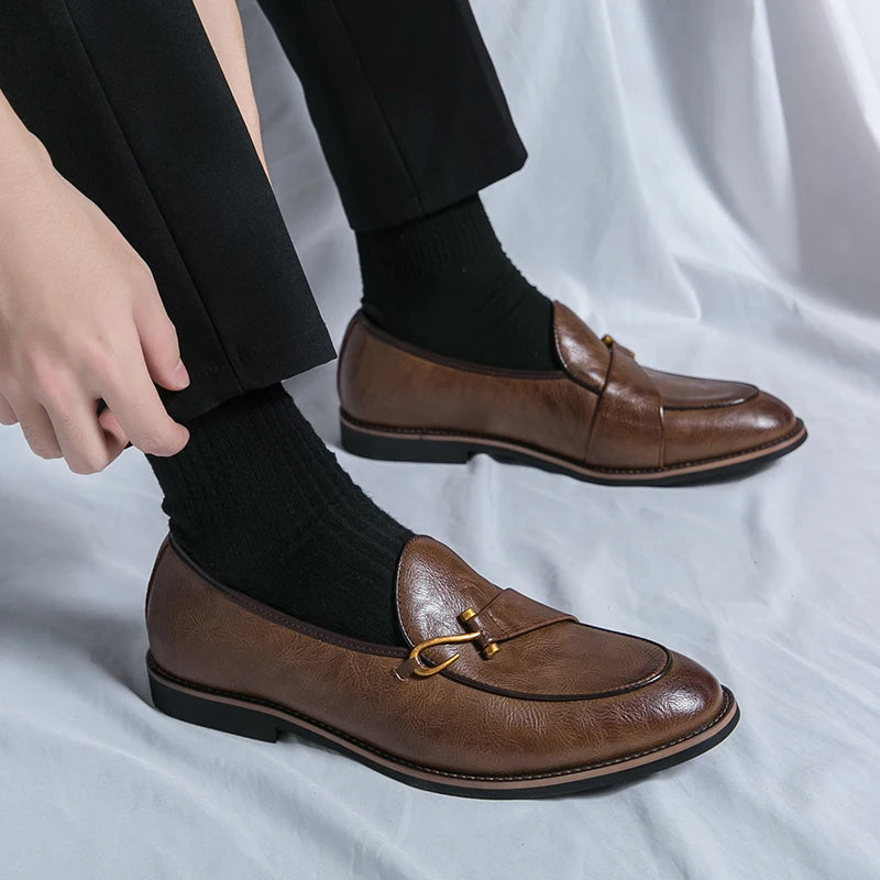 Mocassins pretos para homens, sapatos formais de monge com padrão de pedra, sapatos sociais masculinos de couro feitos à mão