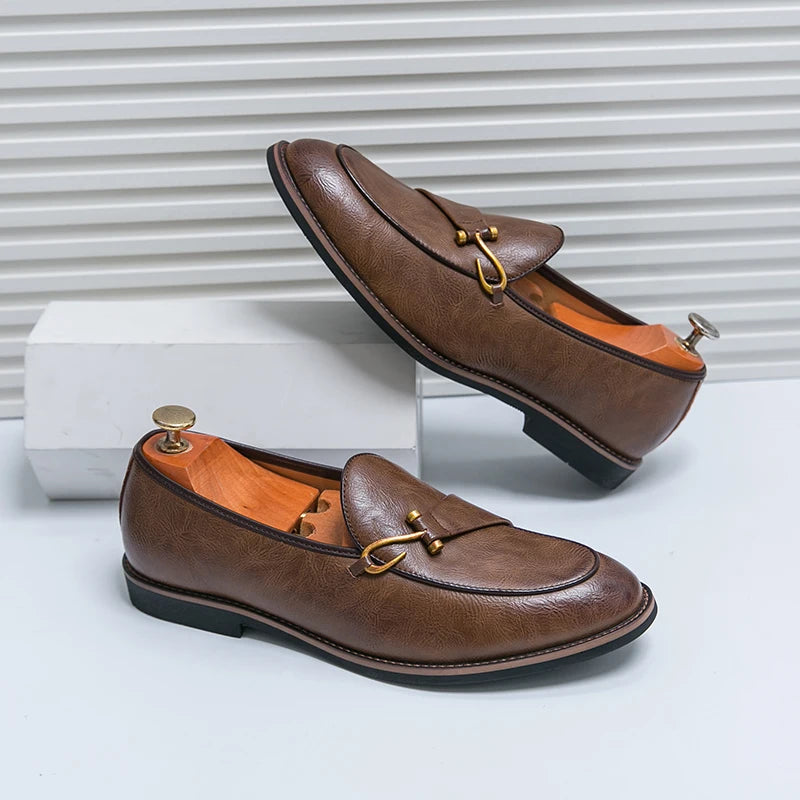 Mocassins pretos para homens, sapatos formais de monge com padrão de pedra, sapatos sociais masculinos de couro feitos à mão